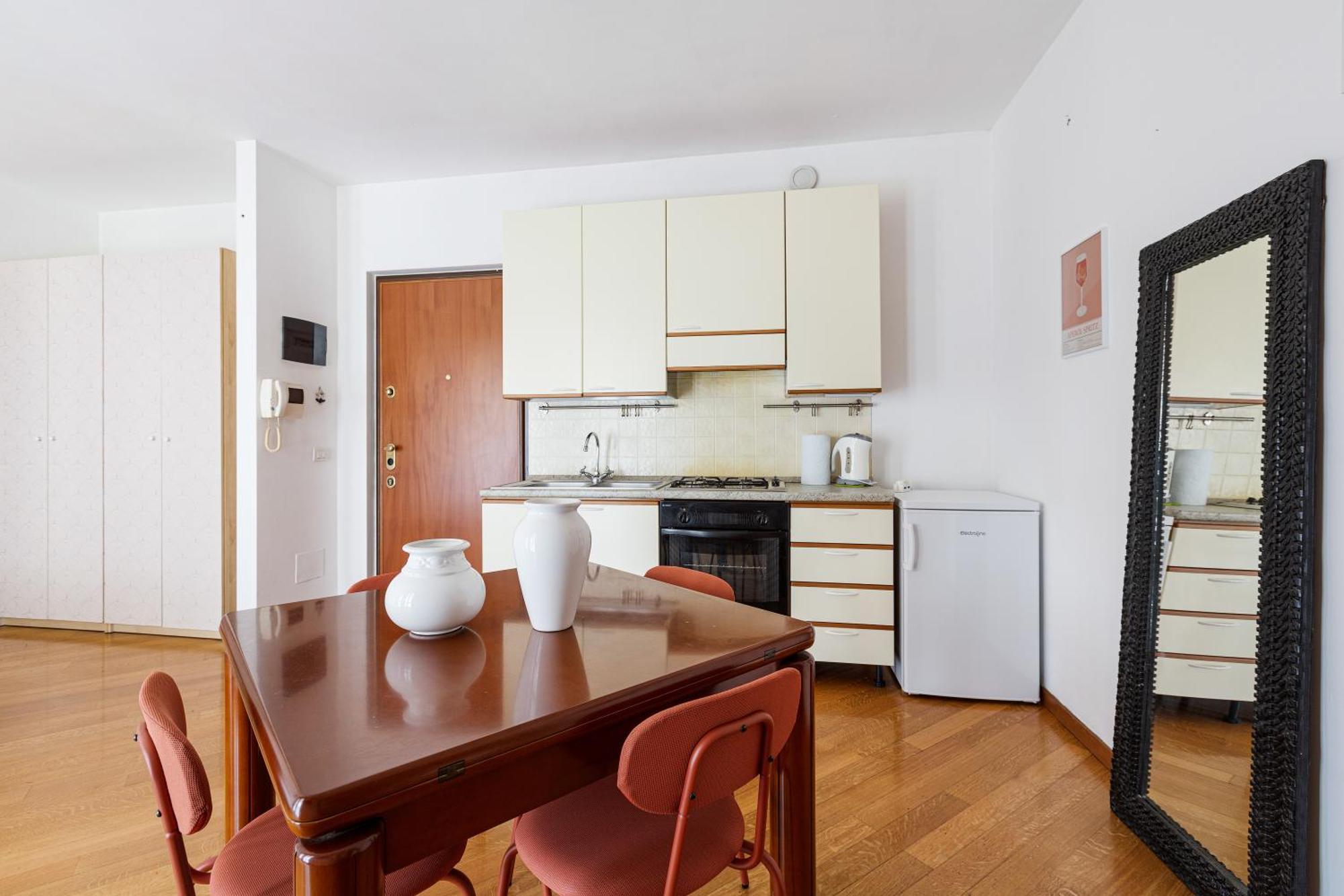Cosy Studio With Balcony & Private Garage ميلان المظهر الخارجي الصورة